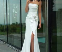 Abito da sposa con spacco laterale