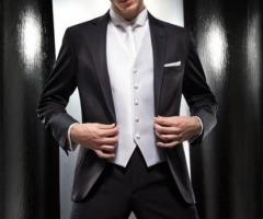 Abito in tessuto basic dalla linea pulita e sagomata