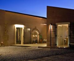 Piazzale esterno dell'Hotel Caol Ishka a Siracusa