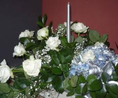 Composizione rose bianche