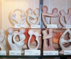 Statuette in pietra africana per le nozze