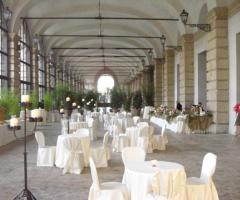 3Bien - Allestimento dei tavoli per il ricevimento