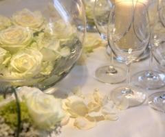 Centrotavola con rose per il matrimonio
