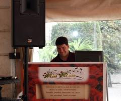 Davide si esibisce ad un matrimonio