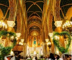 La chiesa durante la celebrazione by Fabio Saito