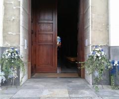 Il fiore di Schlegel Stefano - Ingresso chiesa