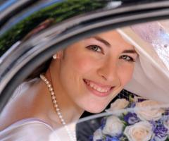 Ritratto sposa in macchina