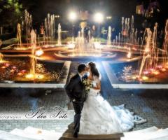 Foto del bacio degli sposi presso la location di nozze