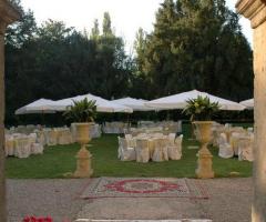 Ricevimento di matrimonio nel parco della villa