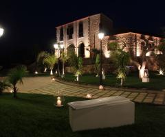 Allestimento esterno della location con luci