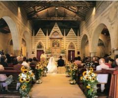 Decoro floreale per il matrimonio in chiesa