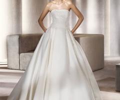 Abito da sposa con gonna larga