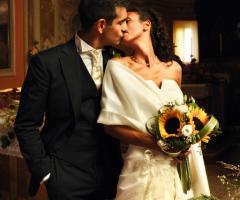 Bacio sposi in chiesa