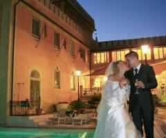 Foto sposi bordo piscina