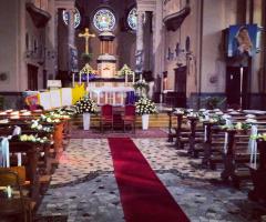 Allestimento con rose e lisianthum.
 - L'angolo Fiorito