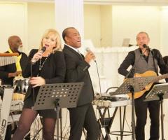 Orlando Johnson & i Barrio durante un matrimonio