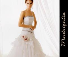 Abito con rosa sulla gonna