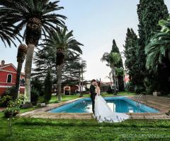 Torre Giulia - Gli sposi a bordo piscina