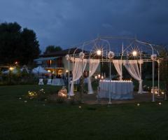 Gazebo in ferro battuto per la torta di nozze