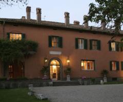 la facciata della villa