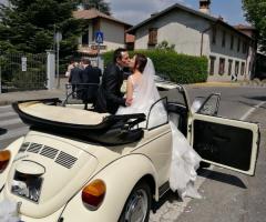 Noleggiami Maggiolini & Co - Il bacio degli sposi