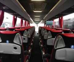 Autonoleggio Amico - Interni bus Mercedes 56 posti + autista