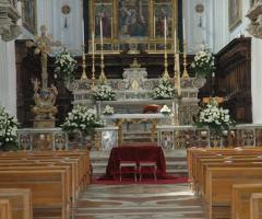 Cerimonia nuziale in bianco e rosso