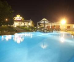 Matrimonio a bordo piscina