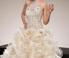 Abito da sposa ricamato con perle preziose e con gonna effetto piume -  Victoria Paradise Spose