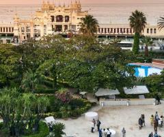 Il paradisiaco giardino si prepara ad accogliere gli invitati