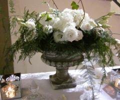 Dettaglio allestimento con vaso anticato - Amiche della Sposa