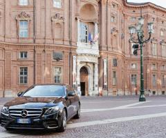 Autonoleggio Stefano Tudisco - L'auto per le nozze a Piazza Carignano  a Torino