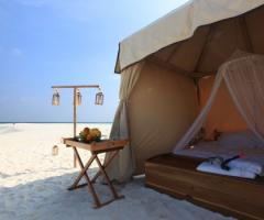 Tenda matrimoniale sulla spiaggia alle Maldive