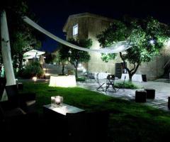 Esterno con ampio giardino presso il ristorante per cerimonie di matrimonio Mosto Muto