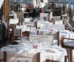 Tavoli per il matrimonio in mare