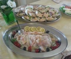 Buffet di pesce per il pranzo di matrimonio - Piccolo Mondo