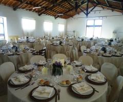 Allestimento tavoli per matrimonio al Borgo degli Abeti