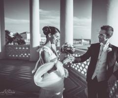 Andrea & Siria - Gli sposi in bianco e nero nella terrazza Mascagni