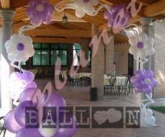 Arco floreale con palloncini