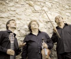 Trio flauto, violino e chitarra synth per il tuo matrimonio