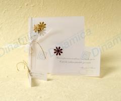 Annuncio, partecipazione e bomboniera con decori intagliati a mano