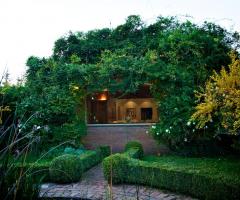 Scorcio sulla finestra della villa - AZETA Foto