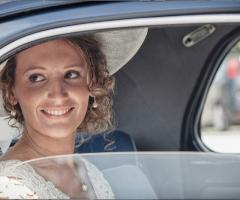 Foto della sposa all'arrivo in chiesa