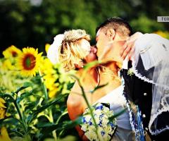 Sposi alta uniforme campo girasoli  - FotoWireless