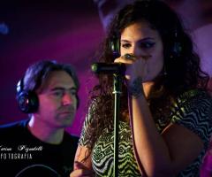 Exit Music - La voce famminile del gruppo