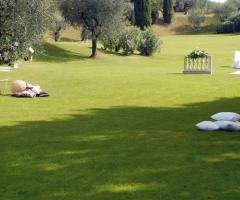 Giardino del ristorante per il matrimonio