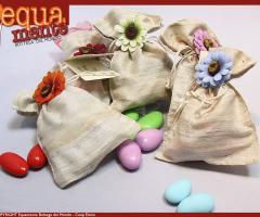 Sacchetti in tessuto naturale per i confetti di matrimonio