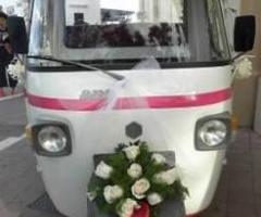 Le Pomelie - Apecar addobbata per gli sposi