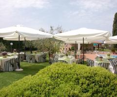 Riceviemnto di matrimonio in giardino - Maison Alegia