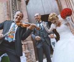 Giuseppe Costantino Fotografo - Violino fuori dalla chiesa